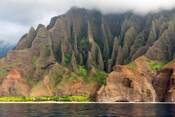 Na Pali Sunset & Sightsee Boat Tour - Uncover the Magic of Kauai’s Na Pali Coast on a Sunset & Sightseeing Boat Tour