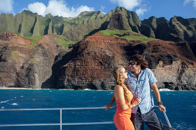 Na Pali Sunset & Sightsee Boat Tour - Dining with a View: Food and Drinks on Board