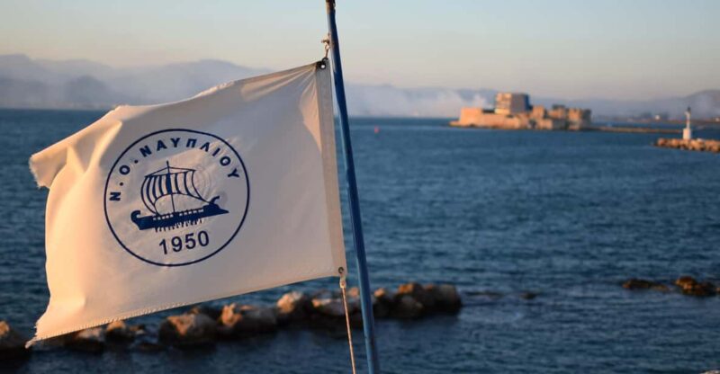 Náfplio: Private walking tour with a local tour guide - Discovering the Three Admirals Square and Kapodistrias Square