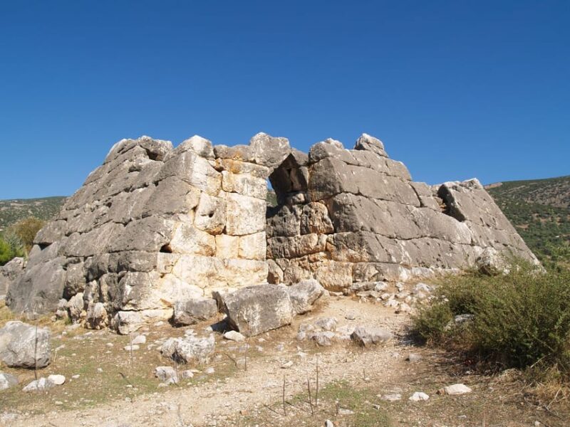 Nafplio: pyramid, castles & major attractions of Argolis - The Majestic Vaulted Tomb at Tiryns