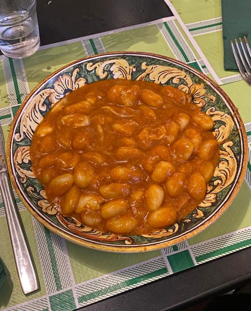 Naples: Authentic Family Home Lunch with Music Show & Spanish Quarters Tour - Exploring the Spanish Quarter and Its Hidden Alleys