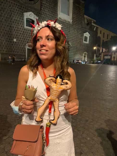Naples: Bachelorette Party with Insolitaguida - Starting Point in Piazza del Gesù Nuovo