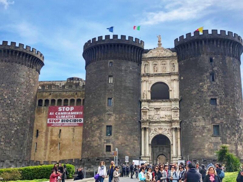 Naples Best City Highlights Tour with Local Guide - Admiring Gesù Nuovo and Its Overlooking Square