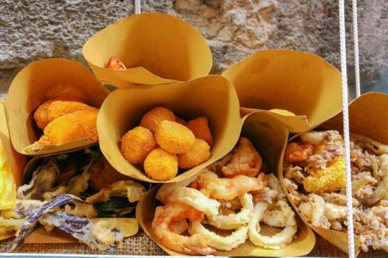 Naples : Best Street Food Tour With A Local Guide - Discovering the Heart of Naples in Spaccanapoli