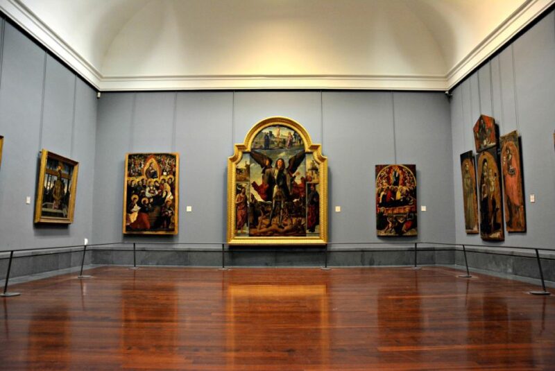 Naples: Capodimonte Museum small group tour - Discover Masterpieces by Caravaggio and Raphael in an Intimate Setting