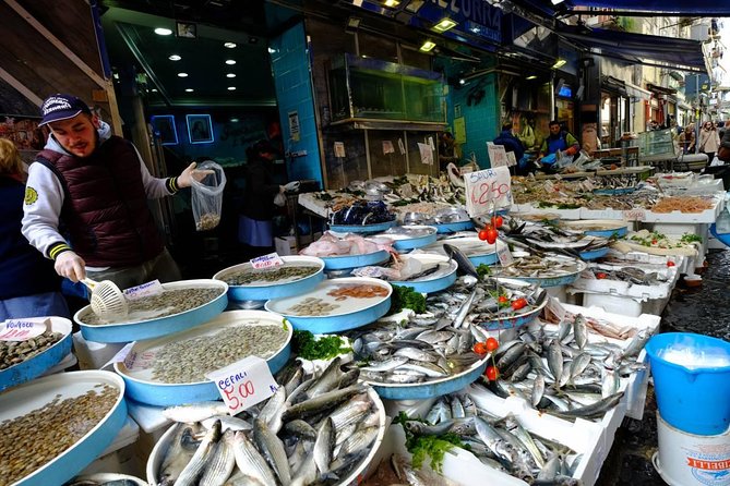 Naples City Walking Tour with Food Markets - The Vibrant Atmosphere of La Pignasecca Market
