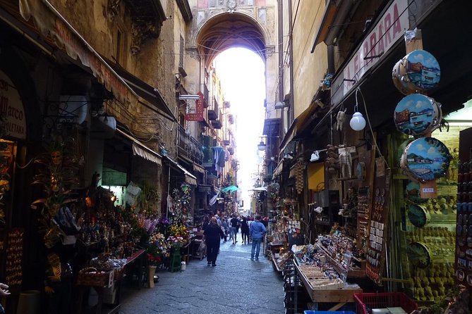Naples City Walking Tour with Food Markets - The Role of the Guide and Tour Pacing