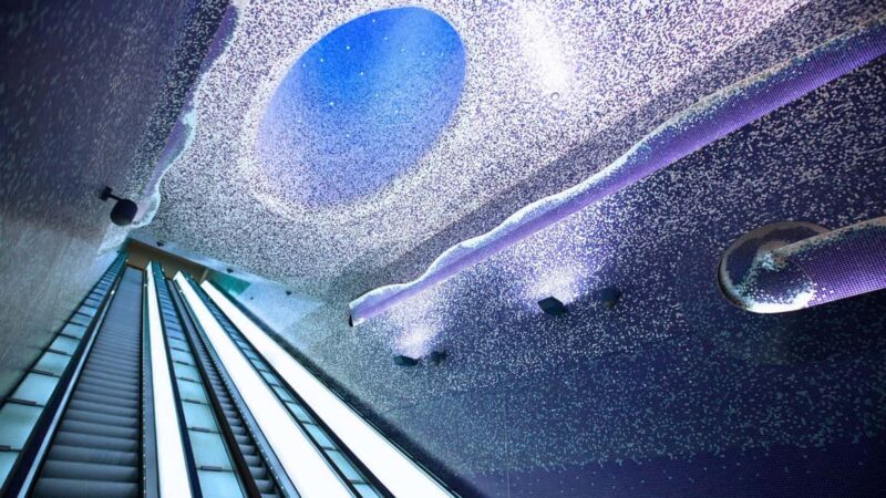 Naples: discover Via Toledo amid history and tradition - Exploring the Spanish Quarters and Largo Maradona