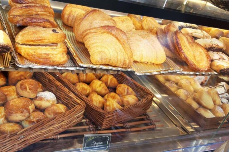 Naples: Guided Walking Tour with Food and Drinks - Exploring San Gregorio Armeno: The Nativity Scene Street