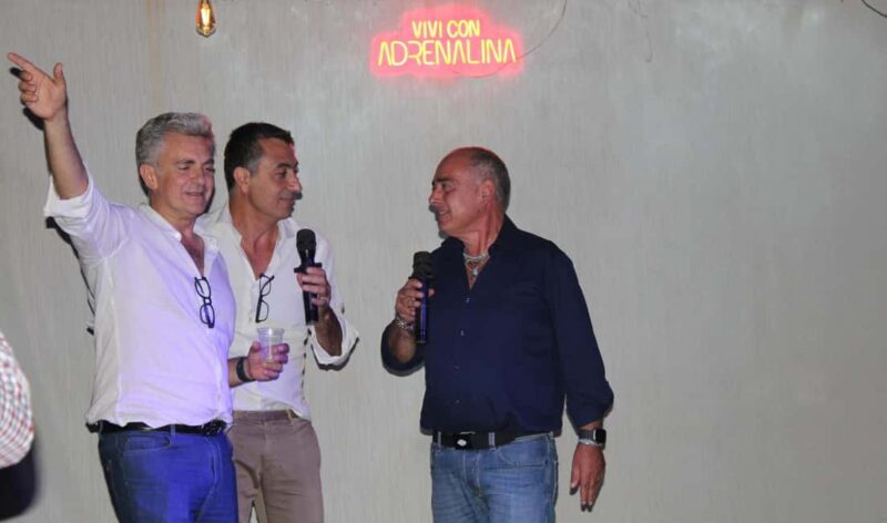 Naples: Karaoke Night with Drinks at Club Adrenalina - Accessibility and Multilingual Support