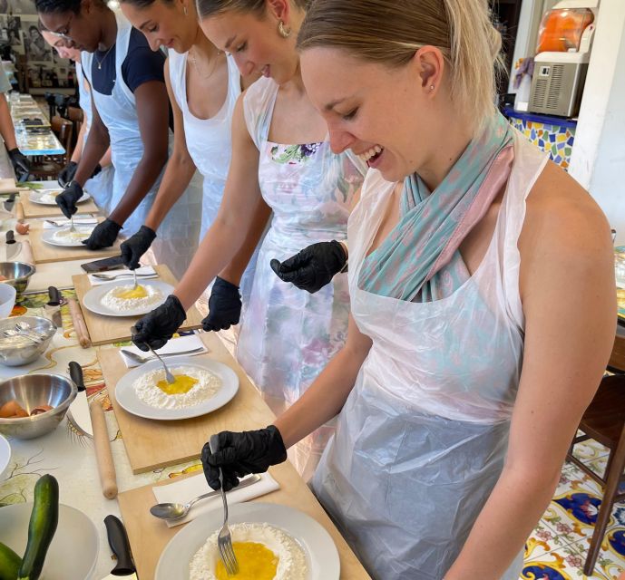 Naples: Pasta Cooking Class with Tiramisù and a Drink - Meeting Point and Accessibility