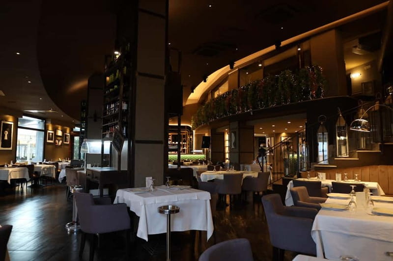 Naples: Pizza making class with a local pizza chef - Discover Authentic Neapolitan Pizza with a Local Chef in Naples