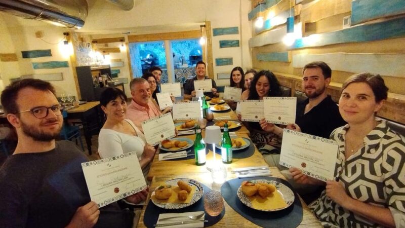 Naples: Pizza Making Class with Neapolitan Chef and drink - Key Points