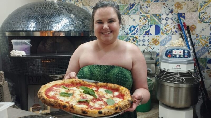Naples: Pizza Making Class with Neapolitan Chef and drink - Enjoy Your Homemade Pizzas with a Refreshing Drink