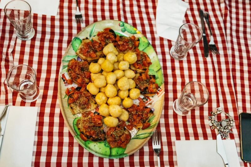 Naples: Pizza-Making Workshop with Drink and Appetizer - Key Points