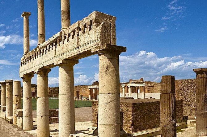 Naples, Pompeii and Sorrento full day tour from Naples - Lunch Break with Pizza and Refreshments