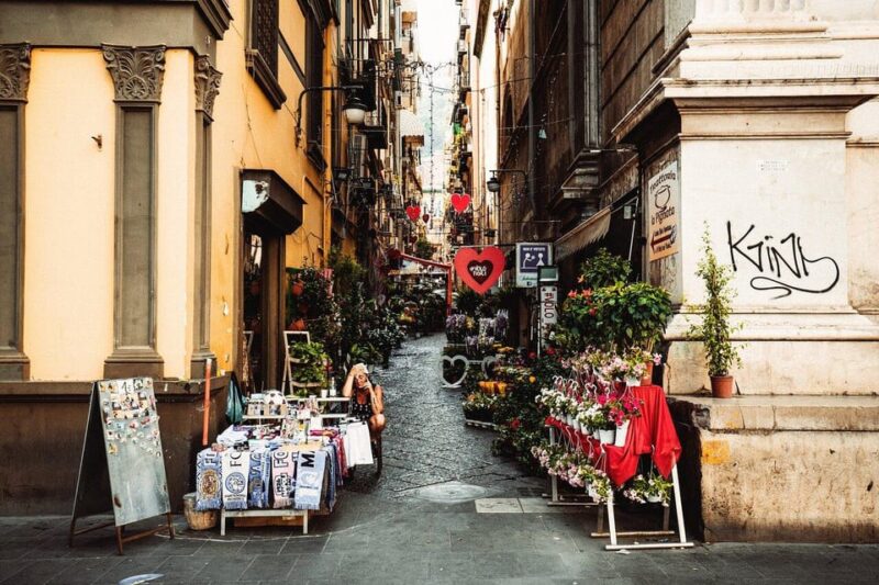 Naples: Private Family Mythology Treasure Hunt w/ Food Stops - Navigating Naples’ Streets and Murals