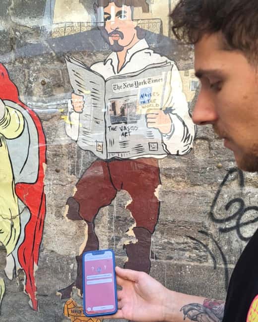 Naples: Private Family Mythology Treasure Hunt w/ Food Stops - The Experience of the Guide and Group Dynamics