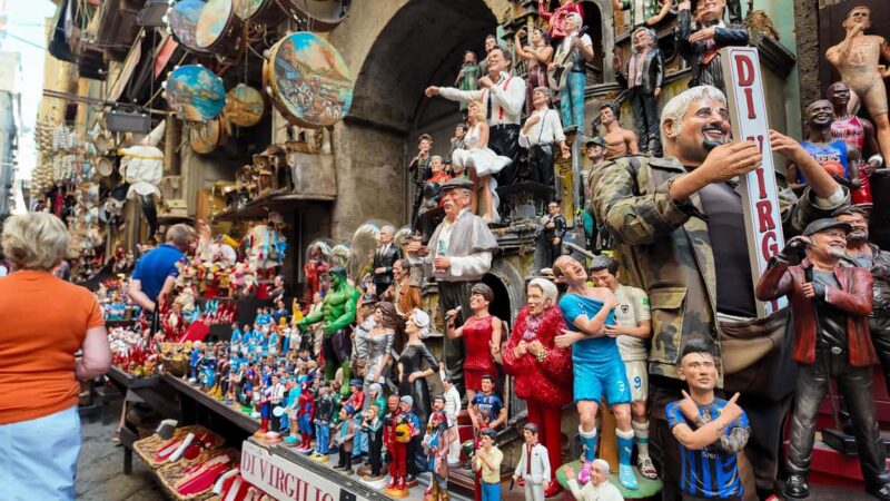 Naples: Sfogliatella Experience with Tasting & Walking Tour - Explore Naples Historic Center on a 30-Minute Guided Walk