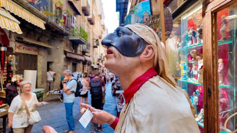 Naples: Sfogliatella Experience with Tasting & Walking Tour - Uncover the Origins and Legends Behind the Sfogliatella