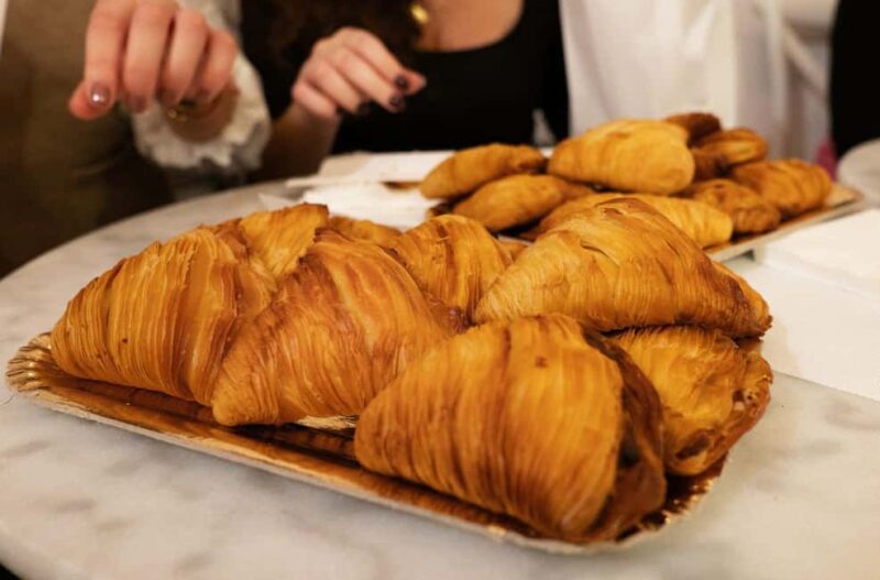 Naples: Sfogliatella Experience with Tasting & Walking Tour - Meeting Point and Logistics of the Tour