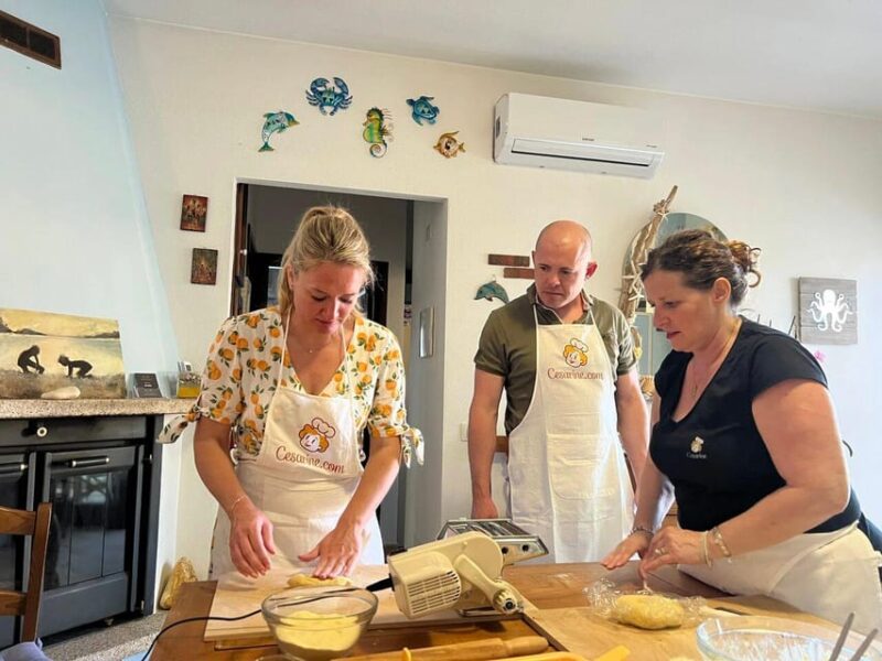Naples: Share Your Pasta Love in a Locals Home - Key Points