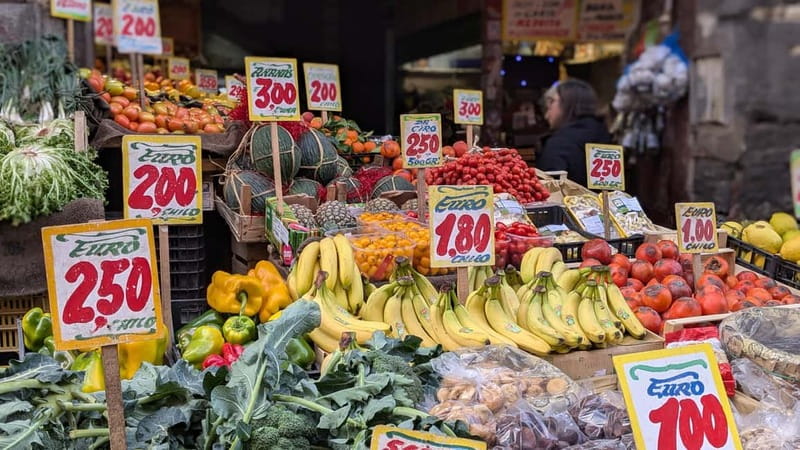 Naples: Street Art, Wine and Food Tasting Walking Tour - Palazzo delle Spagnuolo: A Glimpse into 1600s Naples