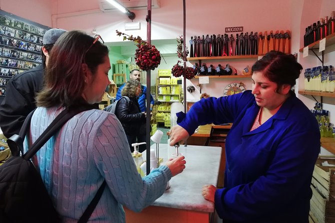 Naples: Street Food and Sightseeing Tour with Local Expert - The Guide: Knowledgeable, Friendly, and Passionate