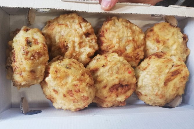 Naples: Street Food and Sightseeing Tour with Local Expert - Logistics and Group Experience