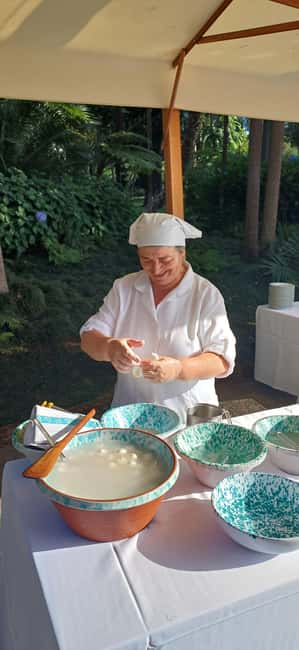 Naples: Street Food Tour with Typical Desserts exploring the authentic Naples - Discover Naples with a 3-Hour Street Food and Dessert Tour