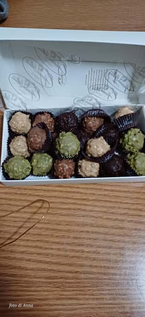 Naples: Street Food Tour with Typical Desserts exploring the authentic Naples - Starting Point and Tour Logistics in Via Toledo