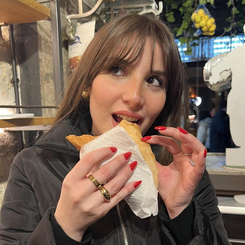 Naples: Street Food Walking Tour with Local Guide - Explore Naples Flavors on a Guided Street Food Tour