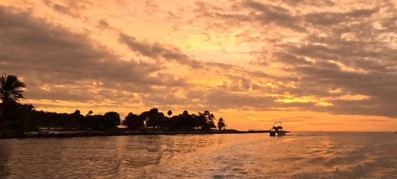 Naples: Sunset Boat Tour with Snacks and Drinks - Comfortable Boat Experience with Warm Blankets