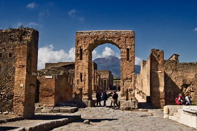 Naples to Praiano transfer via 2 hours in Pompeii (or vice versa) - What Sets This Transfer Apart from Others