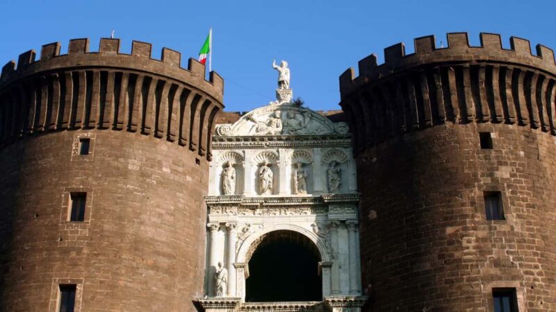 Naples: tour between Maschio Angioino and Plebiscito square - Key Points