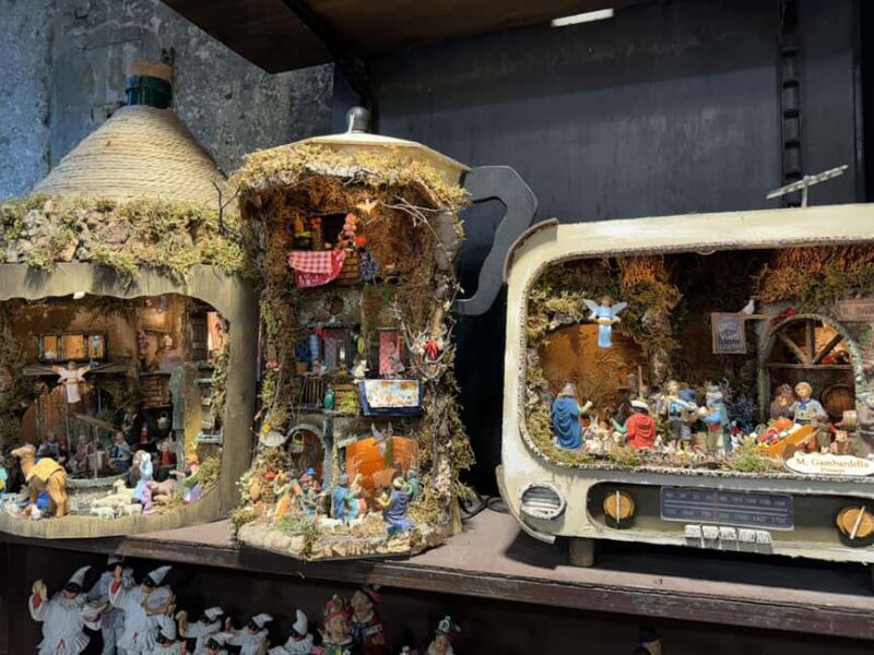 Naples Tour: San Gregorio Armeno, Nativity Scenes, and Shepherds - Tasting Street Food: Sweet and Savory Delights