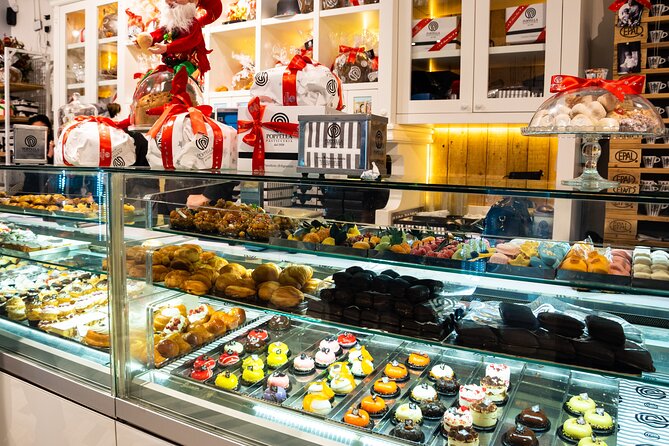 Naples Vomero: A Unique Traditional Food Tour by Do Eat Better - Sampling Street Food Symbols: Cuoppo and Crocchè