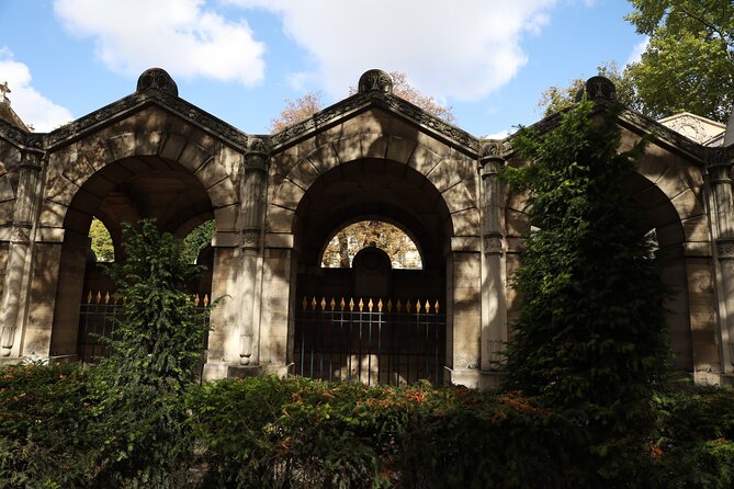 Napoleon III's Paris city tour - The Societe Generale Building as a Wealth Cathedral