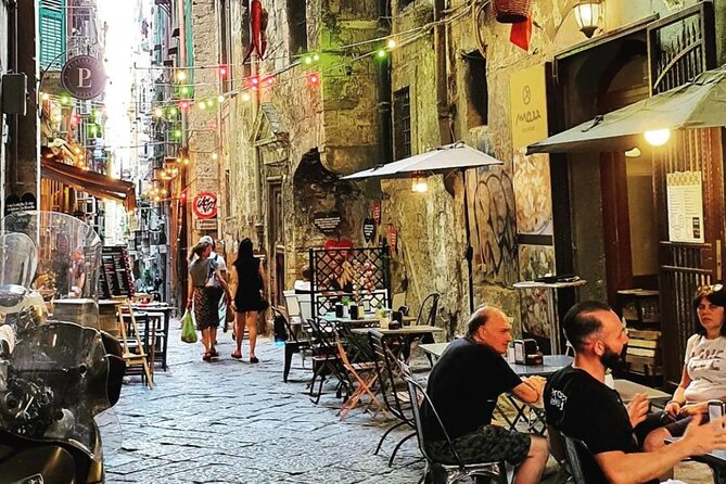 Napoli Pub Crawl in the Old Town - Piazza Bellini: The Heart of Naples Nightlife