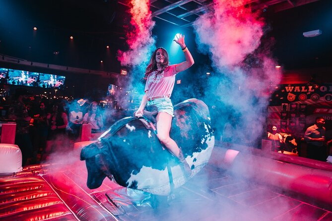 Nashville Bar Crawl with Express Entry and Drink Discount - Explore Nashville’s Nightlife with VIP Access and Drink Deals