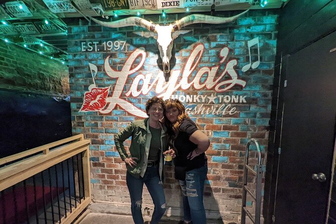 Nashville Bar Crawl with Express Entry and Drink Discount - The Experience of the Professional Hosts