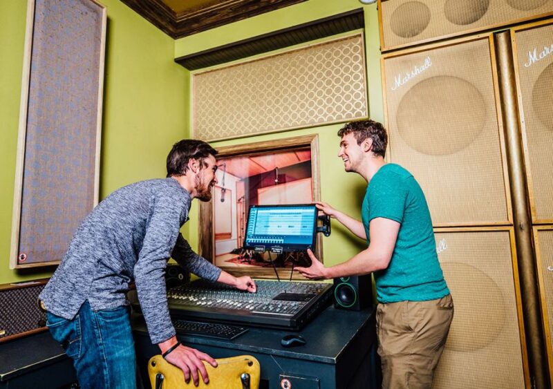 Nashville Downtown: Escape Room Adventure - Physical and Accessibility Details