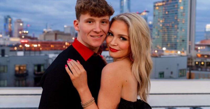 Nashville: Romantic Couples Photoshoot with Champagne - Champagne Pop on a Rooftop Overlooking Nashville