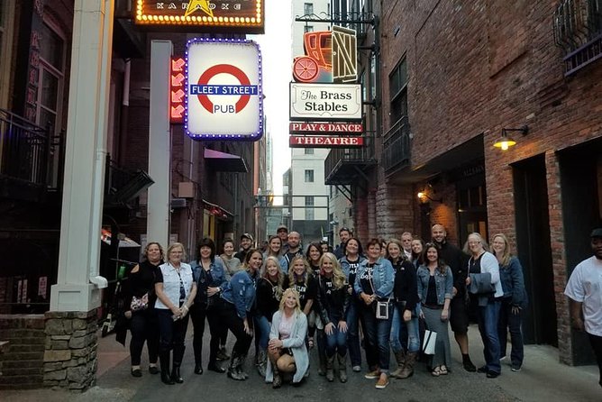 Nashville's Honky-Tonk Walking Sightseeing Pub Crawl - Logistics and Group Size
