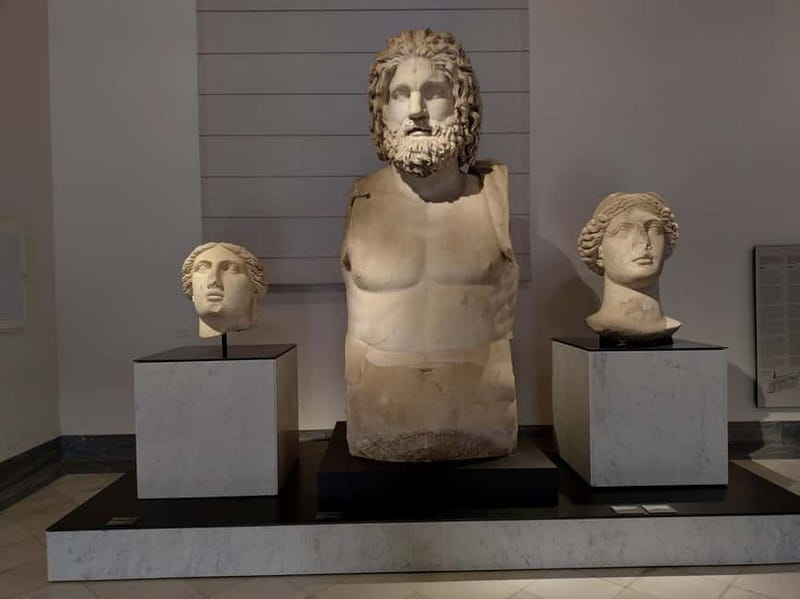 National Archaeological Museum synchronized audioguided tour without QR or app - The Benefits of Synchronized Headphones and Dedicated Staff