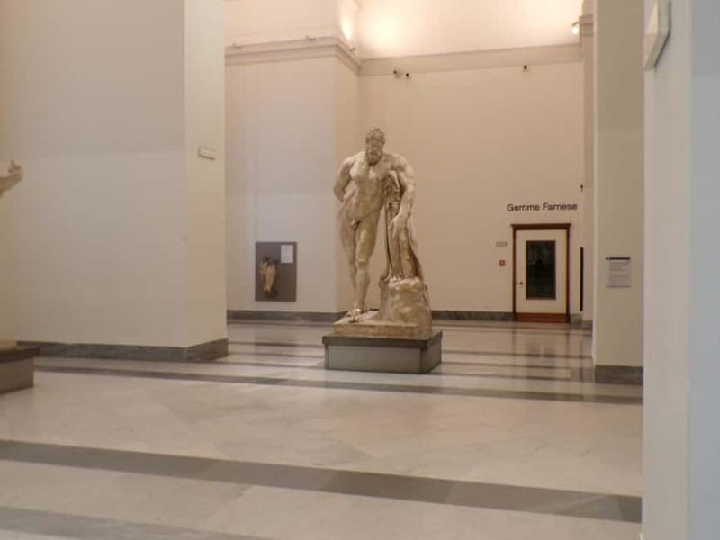 National Archaeological Museum synchronized audioguided tour without QR or app - Highlights of the Farnese Gallery and Ancient Sculptures