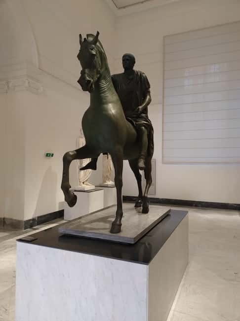 National Archaeological Museum synchronized audioguided tour without QR or app - Experience the Artifacts as a "Time Traveler"