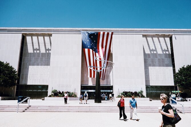 National Archives + American History Museum Exclusive Guided Tour - Lunchtime and Travel to the Smithsonian Museum