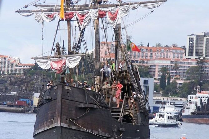 Nau Santa Maria - Enjoy Local Flavors: Madeira Honey Cake and Madeira Wine