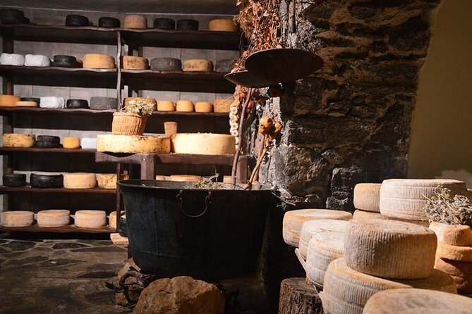 Naxos Old Town Private Food Tour with Dinner and Pickup - Key Points